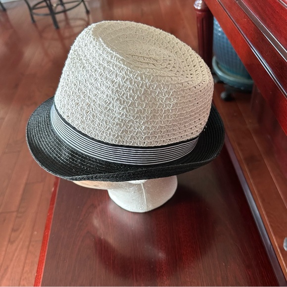 Hat - Picture 6 of 7